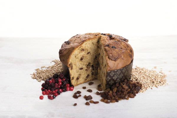 panettone-al-farro-uvetta-e-frutti-di-bosco-2